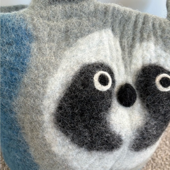 indaba Wool Small Kids Baby Racoon Bin Basket Made in Nepal - Picture 3 of 9